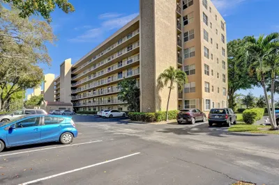 4550 NW 18th Avenue #506 1