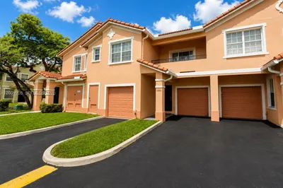 1002 Belmont Ln #1002 1