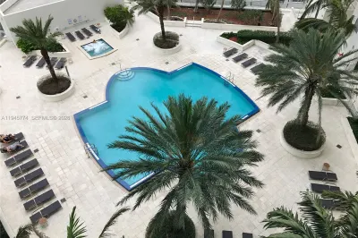 300 S Biscayne Blvd #T-1803 1