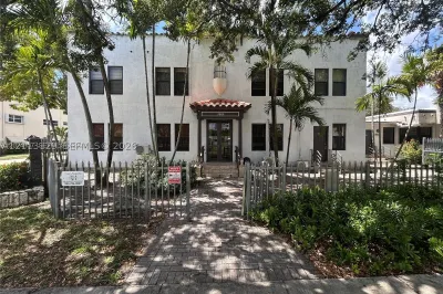 2000 Monroe St #1 1