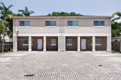 630 NW 10th Ter #4 1