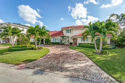 904 Hyacinth Drive 1