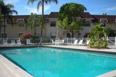 700 SE 2ND Avenue #317 1