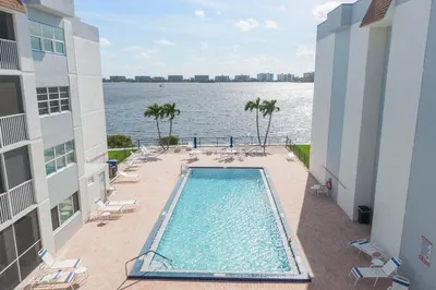 1502 S Lakeside Drive ##401 1