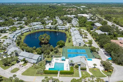 663 NE Wax Myrtle Way 1