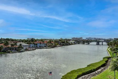 1 Harbourside Drive #3702 1