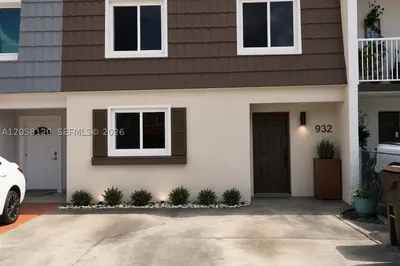 932 W 80th Pl 0 1