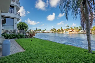 3100 NE 48th Street #806 1