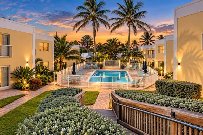 3541 NE Ocean Boulevard NE #15 1