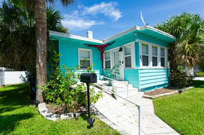 305 N Lakeside Drive 1