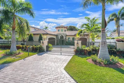 2500 NE 14th Street 1