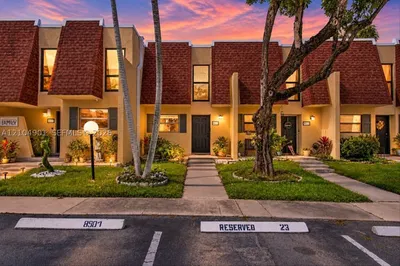 8979 Palm Tree Ln #8979 1