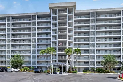 4015 W Palm Aire Dr #502 1