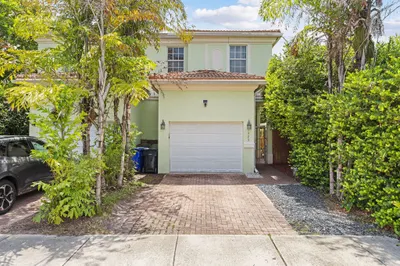 1323 NE 5TH Terrace #1323 1