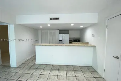 6414 E Miami Lakes Dr E 0 1