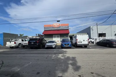 2400 W 3rd Ct 1