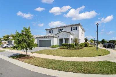 879 SE 26th Ter 1