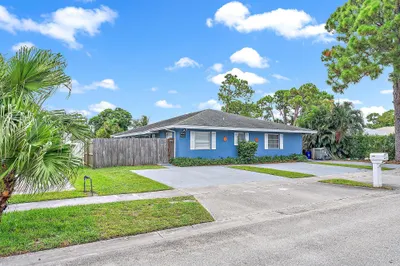 9050 E Highland Pines Boulevard 1