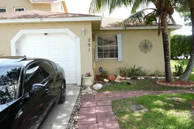 201 Maplewood Drive #201 1
