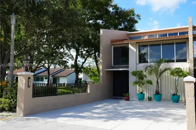 701 E Coco Plum Cir #8 1