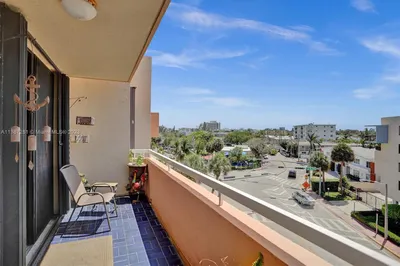 8101 Byron Ave #512 1