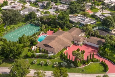 4911 Woodlands Blvd 1