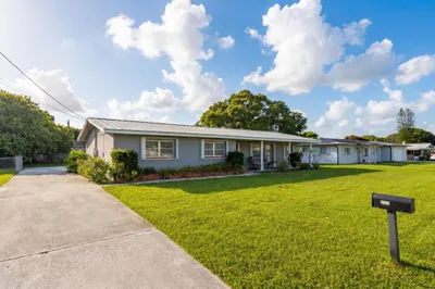 4007 Greenwood Drive 1