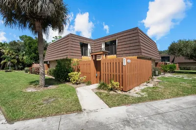 6051 SE RIVERBOAT Drive #821 1