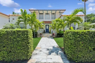 310 Almeria Road 1