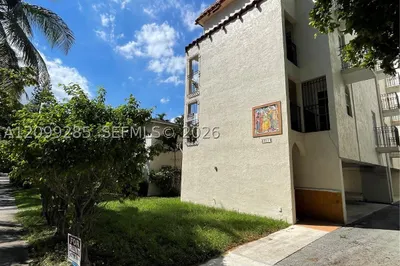 211 Sidonia Ave #1 1