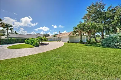 6420 SE Winged Foot Drive Se 1