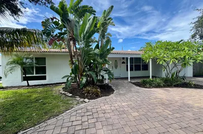 924 SE 8th Court 1