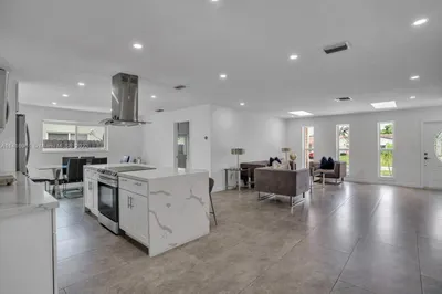 208 SE 4th Ter 1