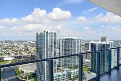 68 SE 6th St #3908 1