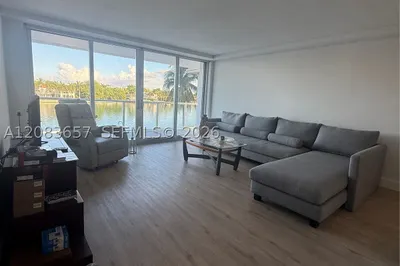 5750 Collins Ave #3F 1