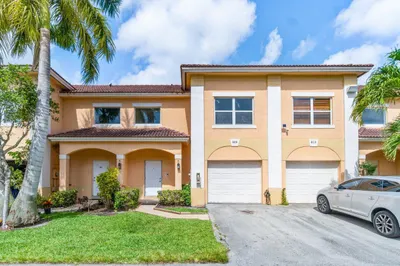809 TALIA Circle E #809 1