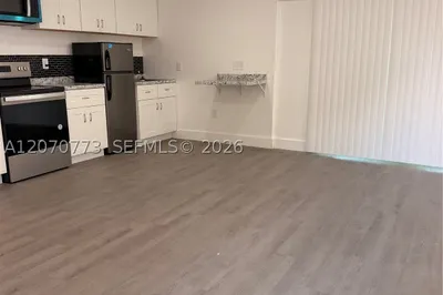 165 SW 5th Ct #2 1