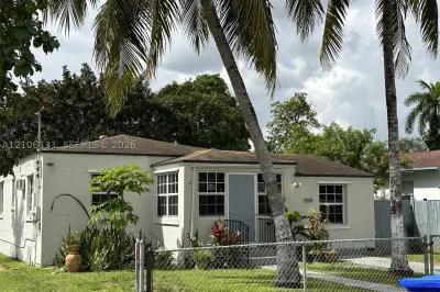 2030 NW 34th St 1