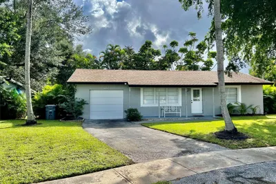 18435 Spanish Isles Court 1