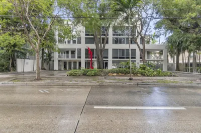 2100 Brickell Avenue #305 1