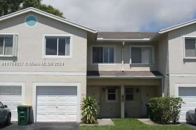 5827 NW 57th Ave #5827 1