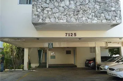 7125 Dickens Ave #4