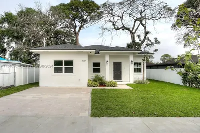 2039 NW 152nd Ter 1