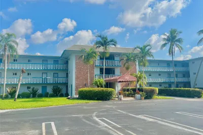 981 Hillcrest Court #306 1