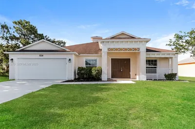 526 SW Dahled Ave 1