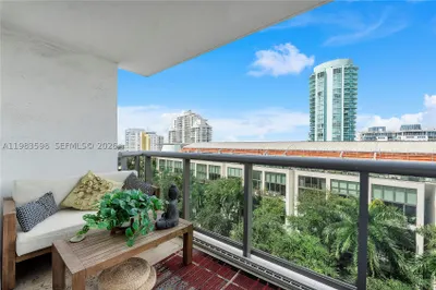 6039 Collins Ave #934 1