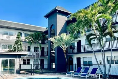 1100 NE 9th Ave #305 1