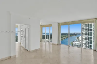 4775 Collins Ave #3007 1