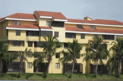 8305 SW 152 AV #A-405 1