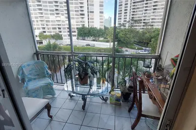 501 E Three Islands Blvd #417 1